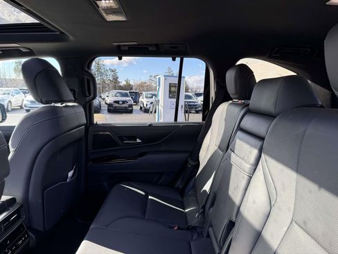 Used 2023 Lexus LX 600 4WD w/ Luxury Package image 18