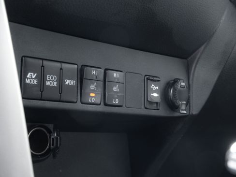 Used 2017 Toyota RAV4 Limited image 14