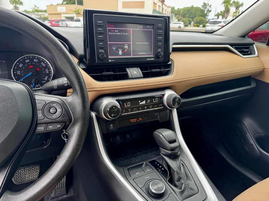Used 2020 Toyota RAV4 LE AWD/4WD image 9