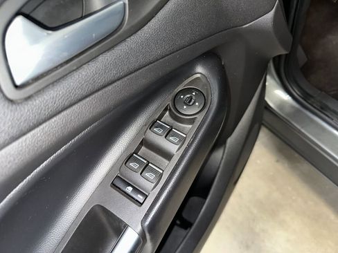 Used 2019 Ford Escape SE image 5