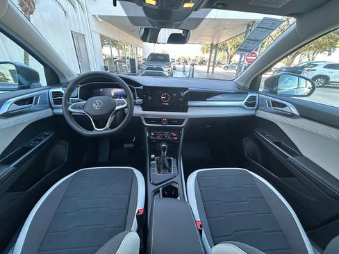 New 2026 Volkswagen Taos SE image 10