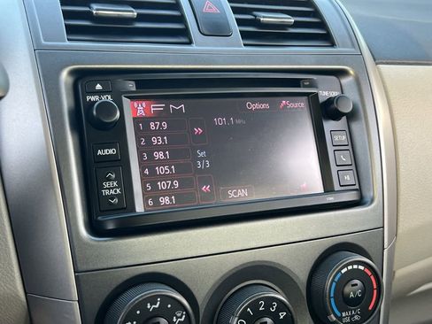 Used 2013 Toyota Corolla LE image 25