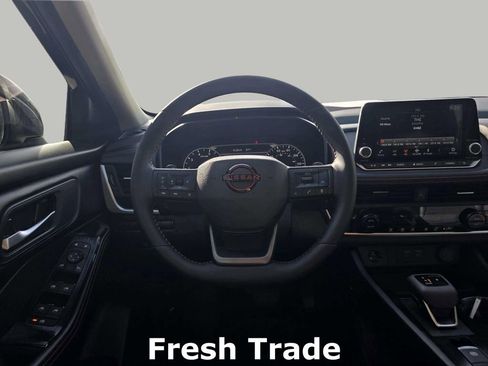 Used 2025 Nissan Rogue SV AWD/4WD image 13