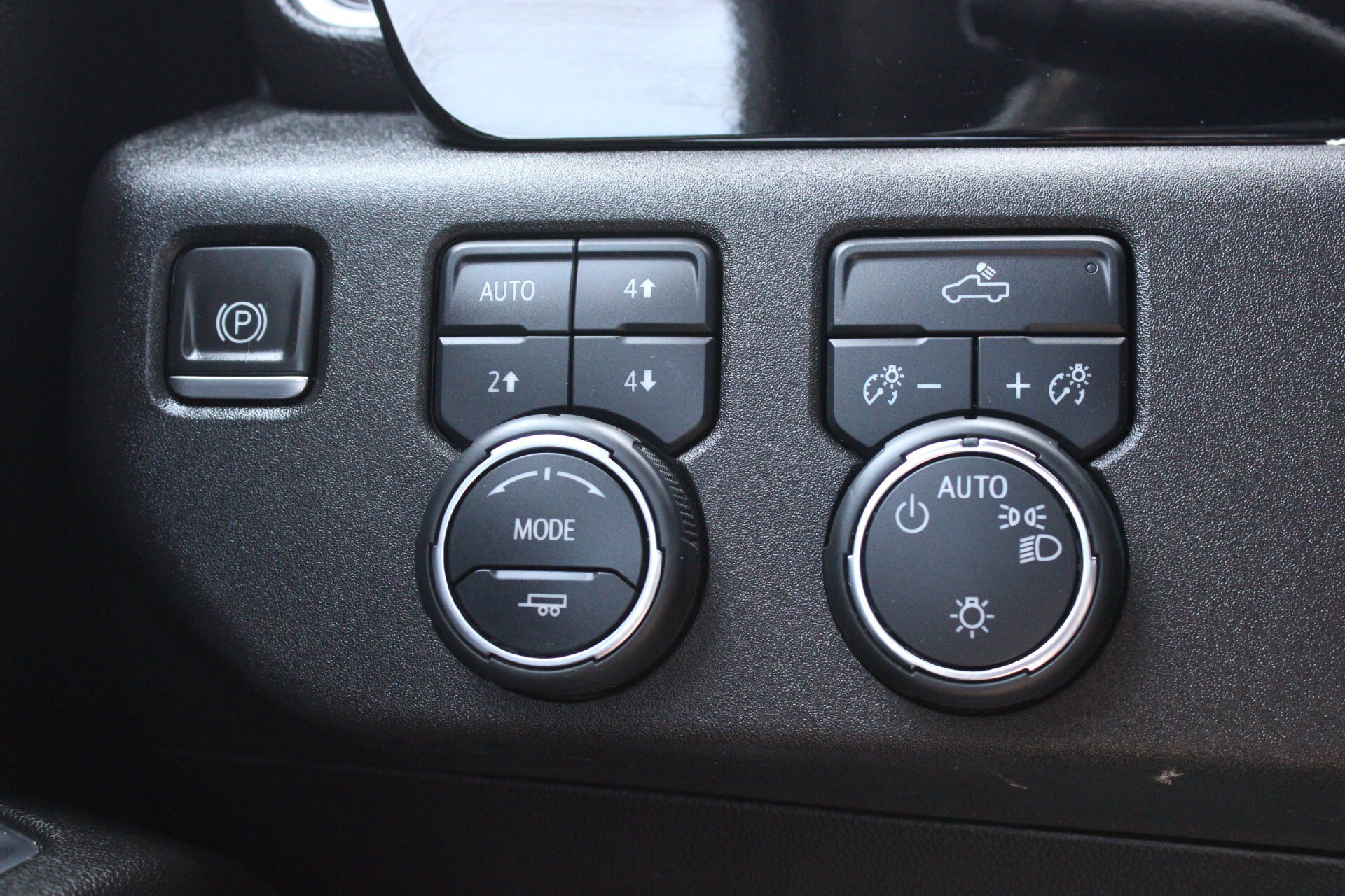 Used 2024 Chevrolet Silverado 1500 LT AWD/4WD image 28