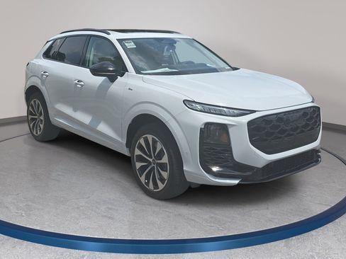 New 2026 Audi Q3 quattro 2.0T AWD/4WD image 3