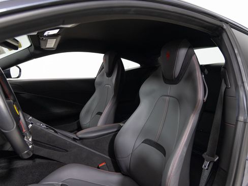 Used 2021 Ferrari Roma RWD image 21