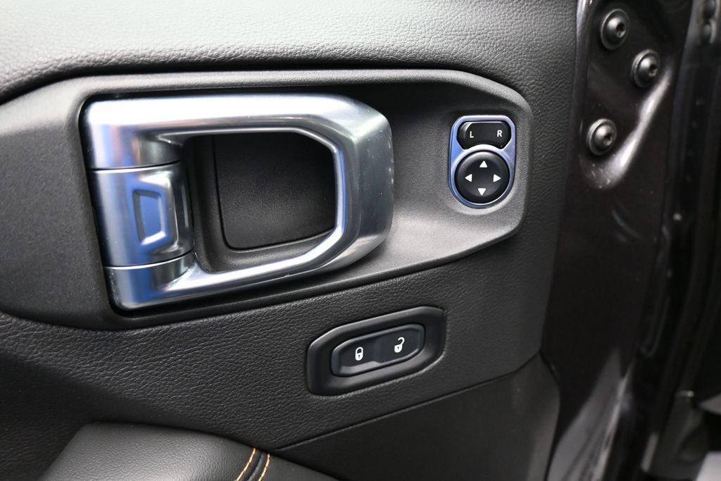 Used 2024 Jeep Wrangler Unlimited Sahara w/ Technology Group AWD/4WD image 12