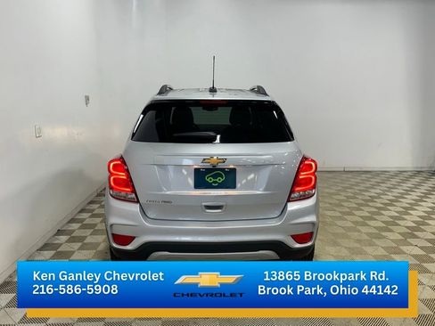 Used 2022 Chevrolet Trax LT w/ LT Convenience Package AWD/4WD image 5