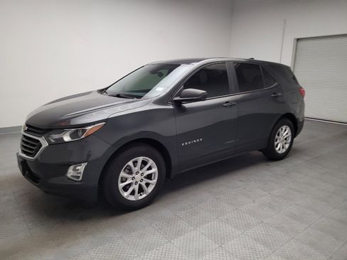 Used 2020 Chevrolet Equinox LS FWD image 2