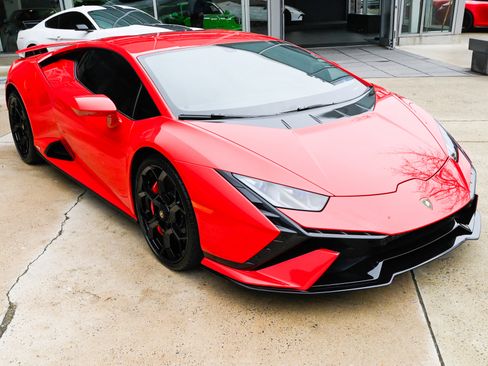 Used 2023 Lamborghini Huracan Tecnica image 3