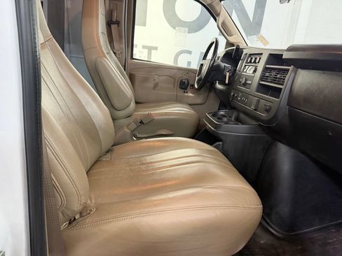 Used 2022 Chevrolet Express 2500 w/ Driver Convenience Package RWD image 9