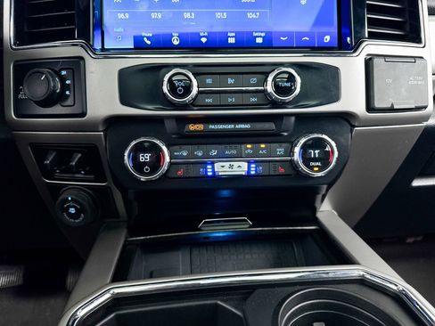 Used 2022 Ford F250 Lariat w/ Lariat Ultimate Package AWD/4WD image 22