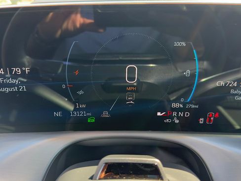 Used 2026 Cadillac Vistiq Premium Luxury AWD/4WD image 17