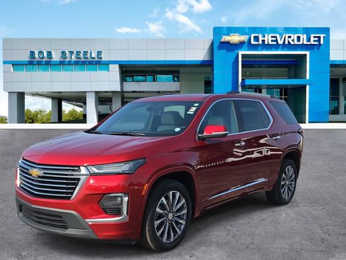 Used 2023 Chevrolet Traverse Premier FWD image 2