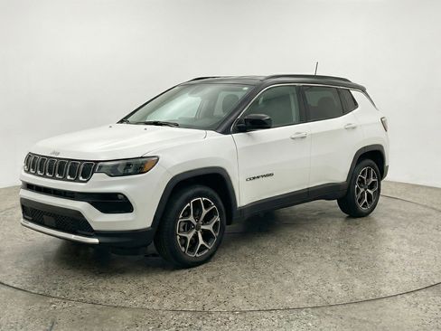 Used 2025 Jeep Compass Limited AWD/4WD image 3