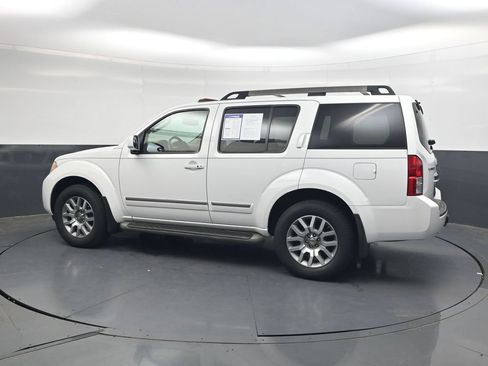 Used 2010 Nissan Pathfinder LE w/ Navigation Pkg AWD/4WD image 8
