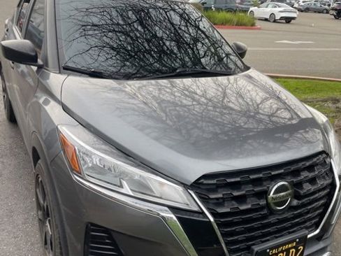 Used 2021 Nissan Kicks S image 3