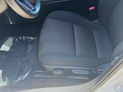 Used 2020 MAZDA MAZDA3 Sedan FWD image 17