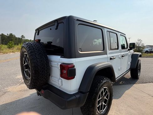 Used 2026 Jeep Wrangler Unlimited Rubicon AWD/4WD image 8