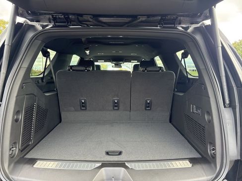 New 2025 Chevrolet Suburban Premier image 6