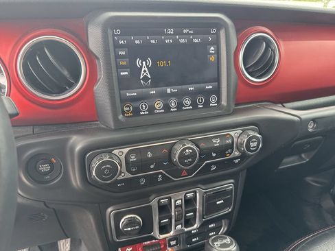 Used 2018 Jeep Wrangler Unlimited Rubicon AWD/4WD image 20