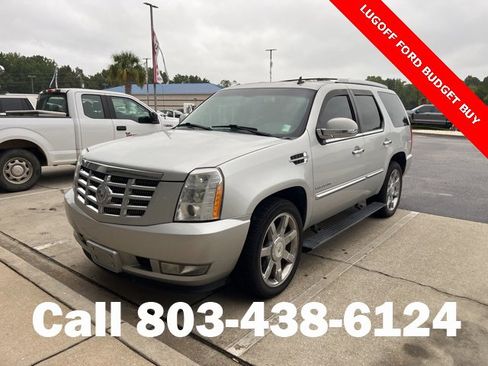 Used 2011 Cadillac Escalade Premium image 2