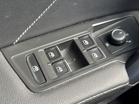 Used 2024 Volkswagen Tiguan SE FWD image 22