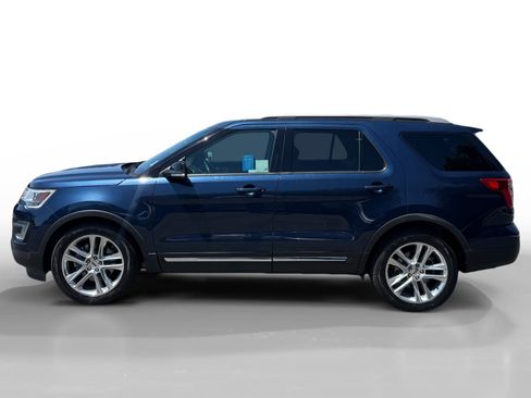 Used 2016 Ford Explorer XLT w/ Equipment Group 202A FWD image 2