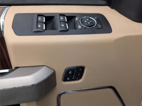 Used 2015 Ford F150 Lariat image 16