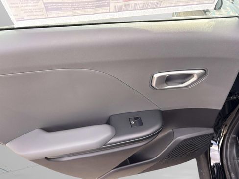 New 2025 Kia K4 LX image 17