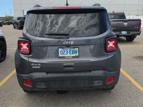 Used 2023 Jeep Renegade Latitude w/ Premium Group AWD/4WD image 5