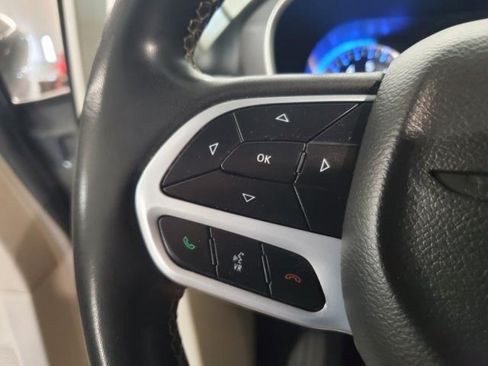 Used 2022 Chrysler Pacifica Touring-L FWD image 19