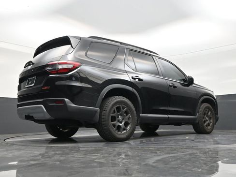 Used 2025 Honda Pilot TrailSport image 24