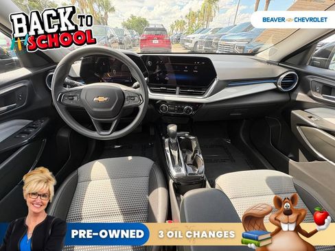 Used 2025 Chevrolet Trax LT FWD image 21