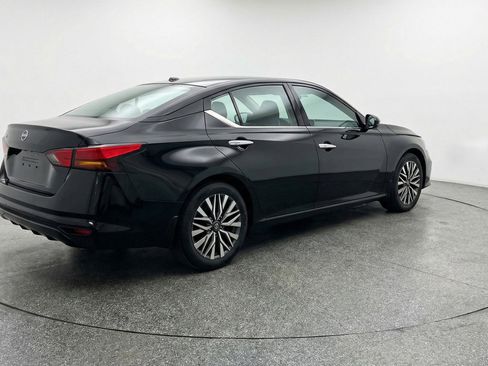 Used 2025 Nissan Altima 2.5 SV image 7