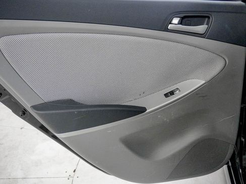 Used 2013 Hyundai Accent GLS image 35