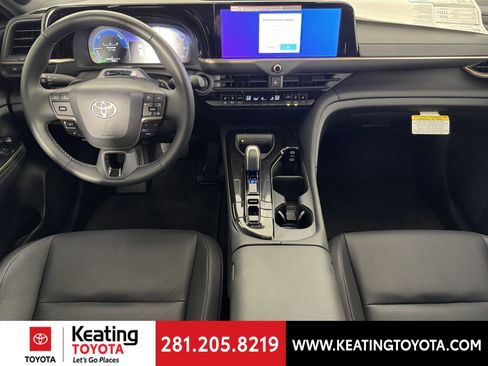 New 2025 Toyota Crown Signia image 10