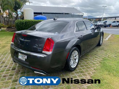 Used 2020 Chrysler 300 Touring L w/ Value Package RWD image 25