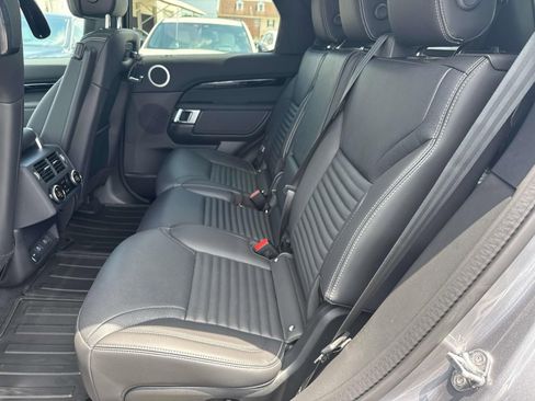 New 2025 Land Rover Discovery S image 8