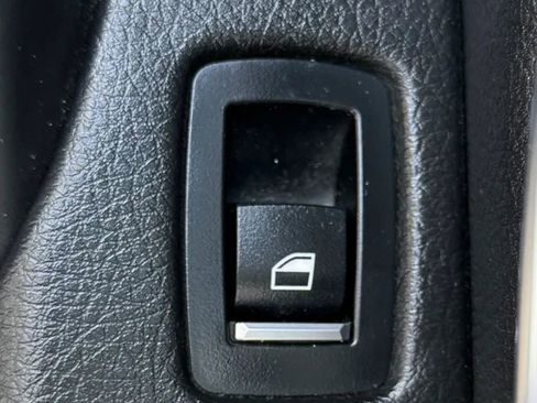 Used 2017 BMW 330i xDrive Sedan AWD/4WD image 34