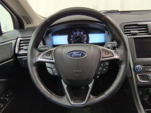 Used 2018 Ford Fusion SE w/ Equipment Group 201A image 23