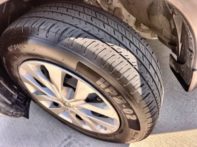 Used 2016 Nissan Rogue S FWD image 23