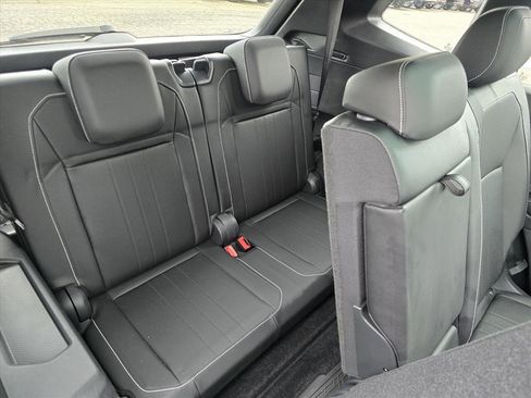 Used 2023 Volkswagen Tiguan SE R-Line image 15