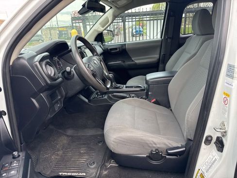 Used 2019 Toyota Tacoma SR image 5