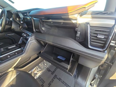 Used 2024 GMC Sierra 2500 Denali w/ Denali Reserve Package image 18