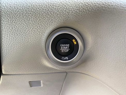 Used 2023 Chrysler Pacifica Touring-L image 24