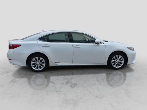 Used 2013 Lexus ES 300h w/ Premium Pkg FWD image 9