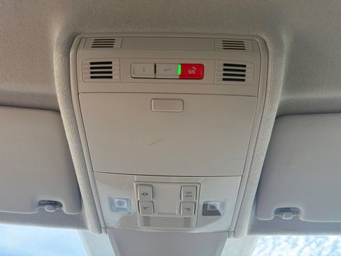 Used 2023 Volkswagen Tiguan SE AWD/4WD image 45