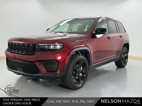 Used 2023 Jeep Grand Cherokee Altitude AWD/4WD image 1