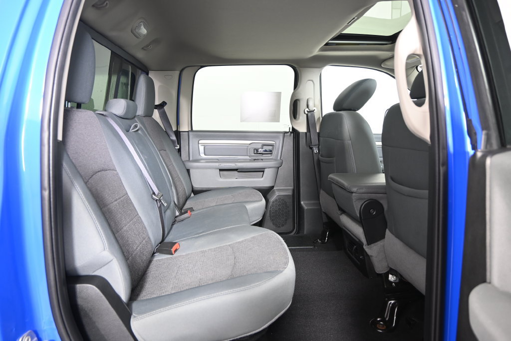 Used 2018 RAM 1500 SLT AWD/4WD image 17
